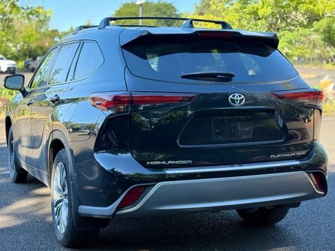 Certified 2024 Toyota Highlander Platinum AWD/4WD image 3