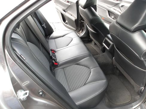 Used 2023 Toyota Camry SE FWD image 11