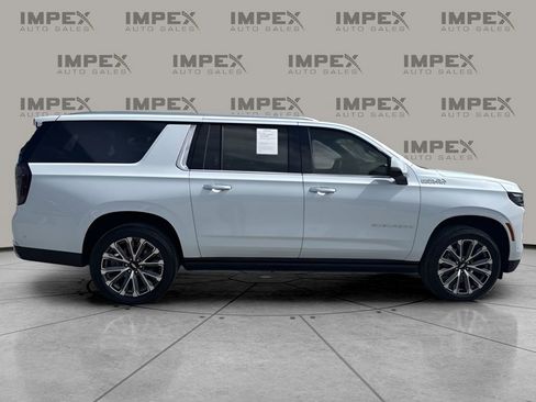 Used 2026 Chevrolet Suburban High Country AWD/4WD image 6