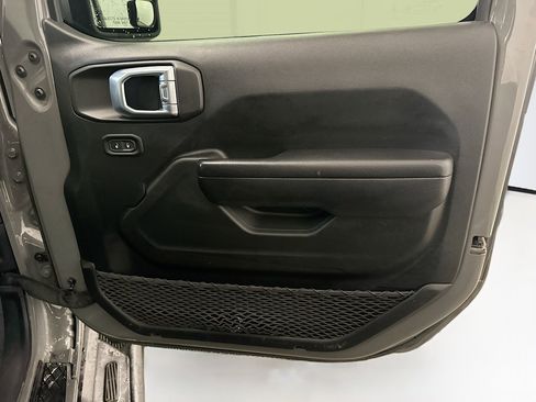 Used 2021 Jeep Gladiator Mojave w/ Cold Weather Group image 32