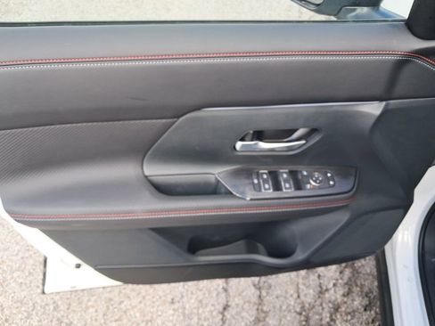 New 2025 Nissan Kicks SR image 11