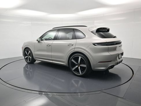 Certified 2026 Porsche Cayenne GTS AWD/4WD image 3