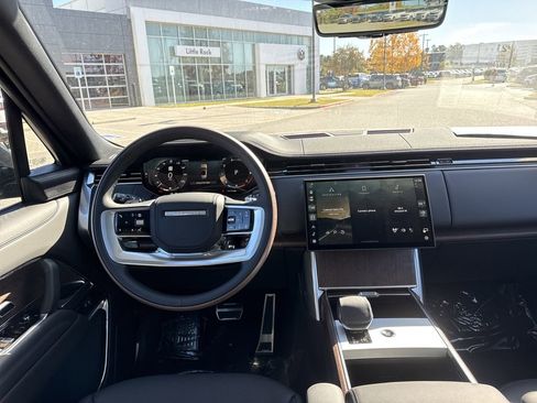 New 2025 Land Rover Range Rover SE image 4