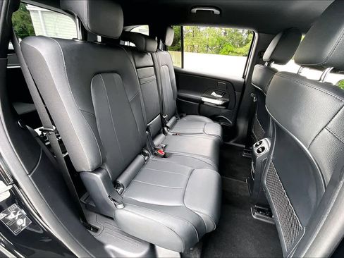 Used 2023 Mercedes-Benz EQB 300 4MATIC image 19