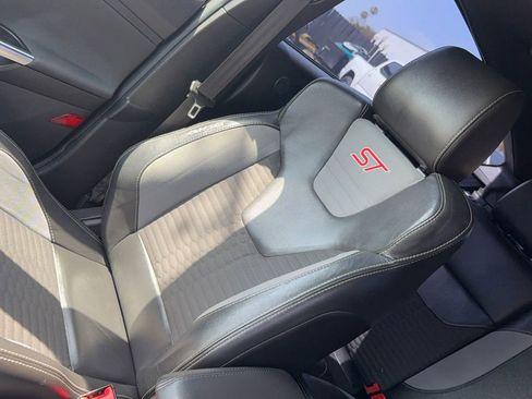Used 2018 Ford Focus ST w/ Equipment Group 401A FWD image 28