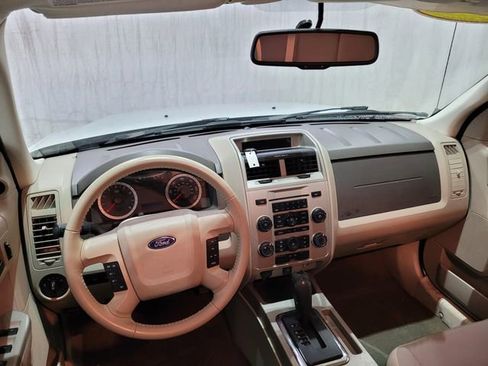 Used 2011 Ford Escape XLT image 4