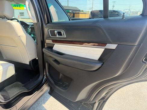 Used 2016 Ford Explorer Platinum AWD/4WD image 10