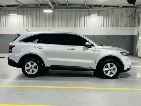 Used 2022 Kia Sorento LX image 19
