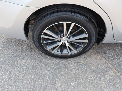 Used 2016 Toyota Corolla LE FWD image 6