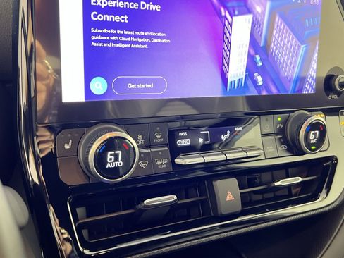 Used 2023 Toyota Highlander XSE image 21