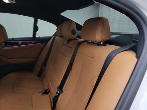 Used 2021 BMW 530i w/ M Sport Package RWD image 12