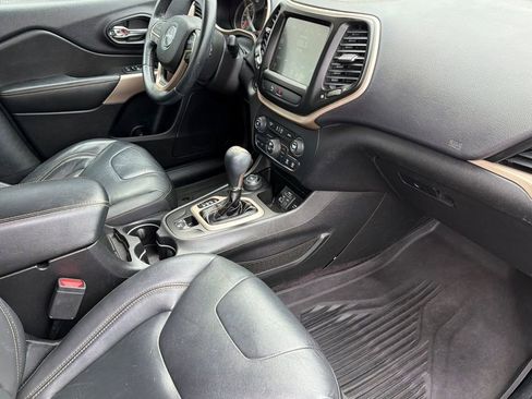 Used 2018 Jeep Cherokee Limited image 13