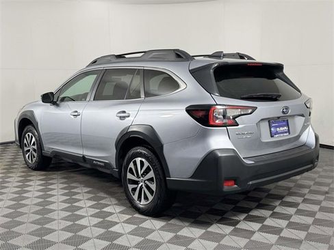 Used 2024 Subaru Outback Premium image 8