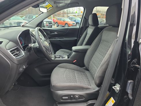 Used 2023 Chevrolet Equinox LT image 2