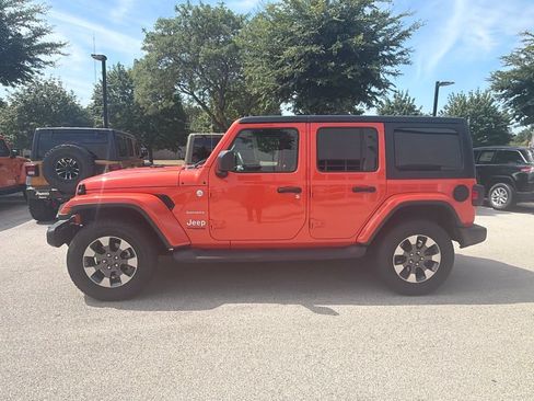 Used 2018 Jeep Wrangler Unlimited Sahara AWD/4WD image 2