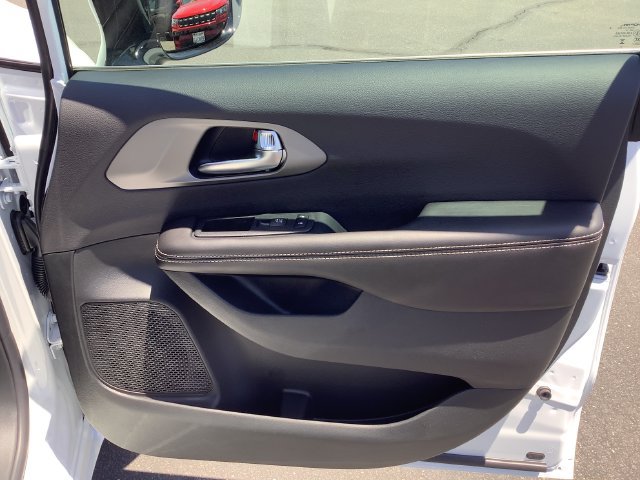 New 2027 Chrysler Pacifica Select FWD image 38