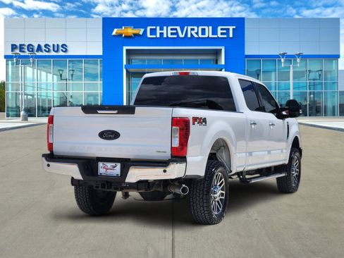 Used 2017 Ford F250 XLT w/ XLT Premium Package AWD/4WD image 5