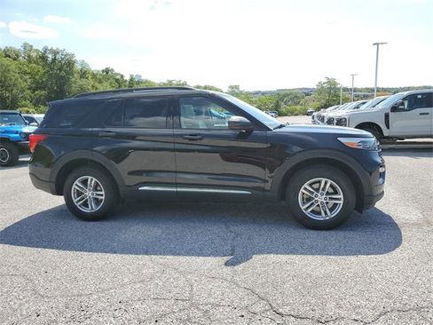 Used 2023 Ford Explorer XLT w/ Equipment Group 202A image 3