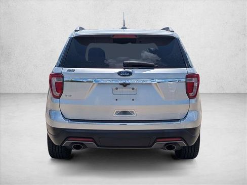 Used 2018 Ford Explorer XLT w/ Equipment Group 201A FWD image 7