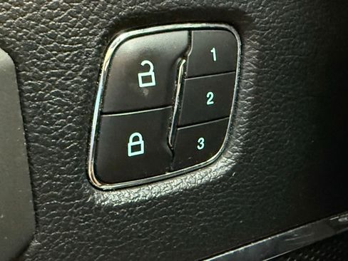 Used 2019 Ford F150 Platinum w/ Equipment Group 701A Luxury image 22