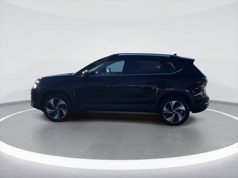 Used 2025 Volkswagen Taos SE AWD/4WD image 5