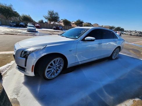 Used 2018 Cadillac CT6 Luxury image 2