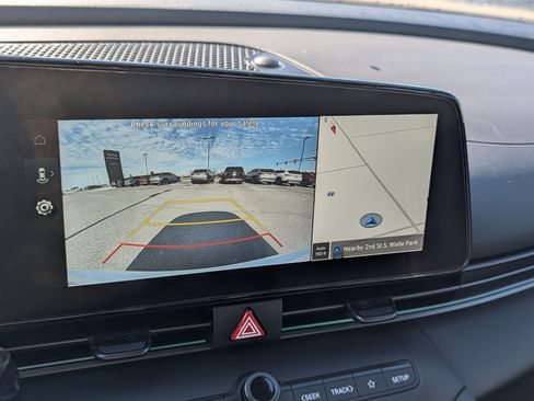 Certified 2025 Hyundai Elantra SEL image 17