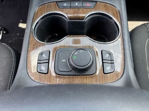 Used 2023 GMC Acadia SLE w/ Driver Convenience Package FWD image 17