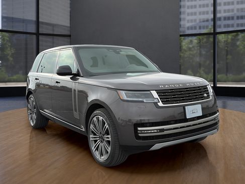 New 2026 Land Rover Range Rover Long Wheelbase SE AWD/4WD image 10