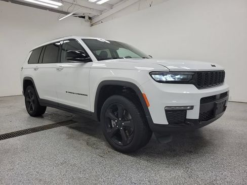 Used 2023 Jeep Grand Cherokee L Limited w/ Black Appearance Package AWD/4WD image 2