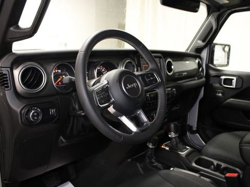 Used 2023 Jeep Gladiator Overland image 19