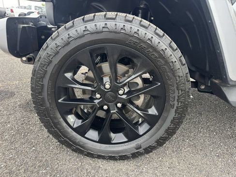 Used 2020 Jeep Wrangler Unlimited Sahara AWD/4WD image 14