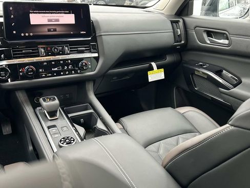 New 2026 Nissan Pathfinder Platinum AWD/4WD image 25