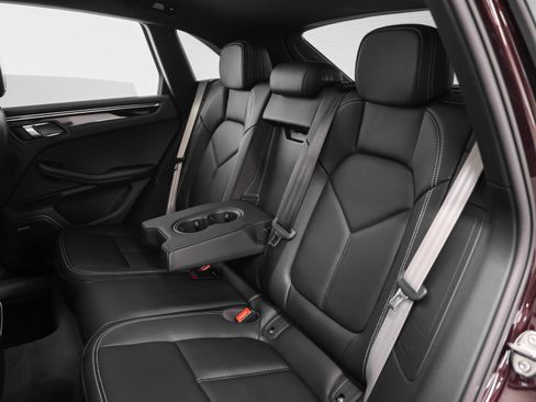Certified 2026 Porsche Macan AWD/4WD image 41