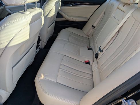 Used 2017 BMW 530i xDrive image 29