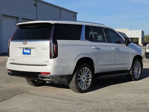 Used 2022 Cadillac Escalade Premium Luxury image 8