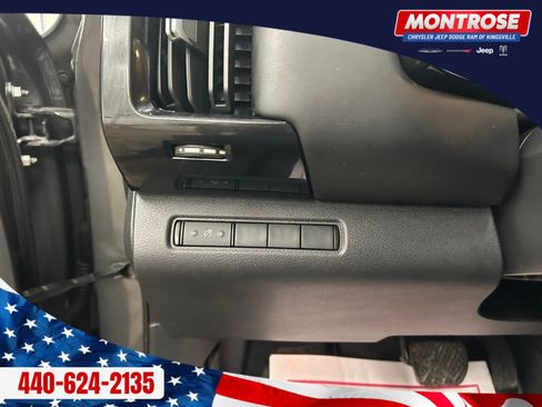 Used 2022 Nissan Pathfinder S image 14