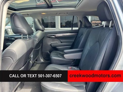 Used 2021 Toyota Highlander Platinum FWD image 12