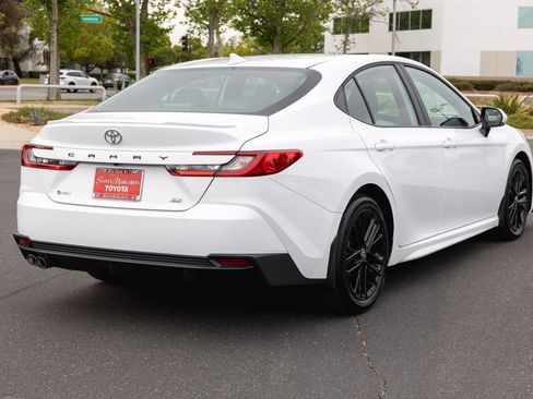 Used 2026 Toyota Camry SE image 5