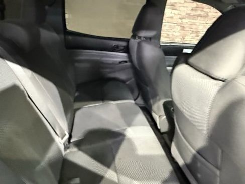 Used 2015 Toyota Tacoma Base image 4