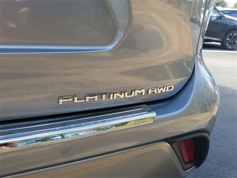 Used 2022 Toyota Highlander Platinum image 8