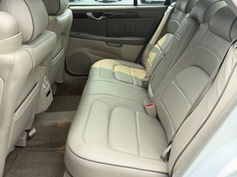 Used 2005 Cadillac De Ville w/ Limited Edition Package FWD image 19