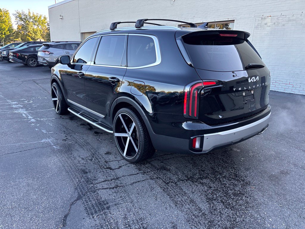 Used 2024 Kia Telluride EX w/ EX Captain's Chair Package AWD/4WD image 5