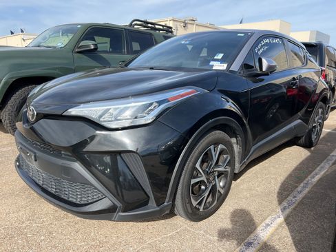 Used 2020 Toyota C-HR LE image 1