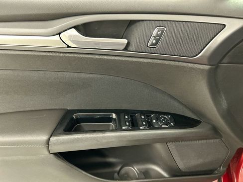 Used 2016 Ford Fusion SE image 11