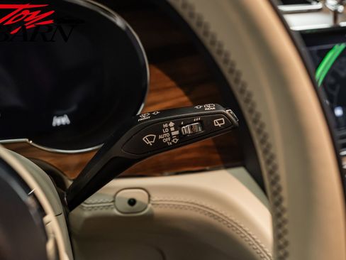 Used 2021 Bentley Bentayga image 38