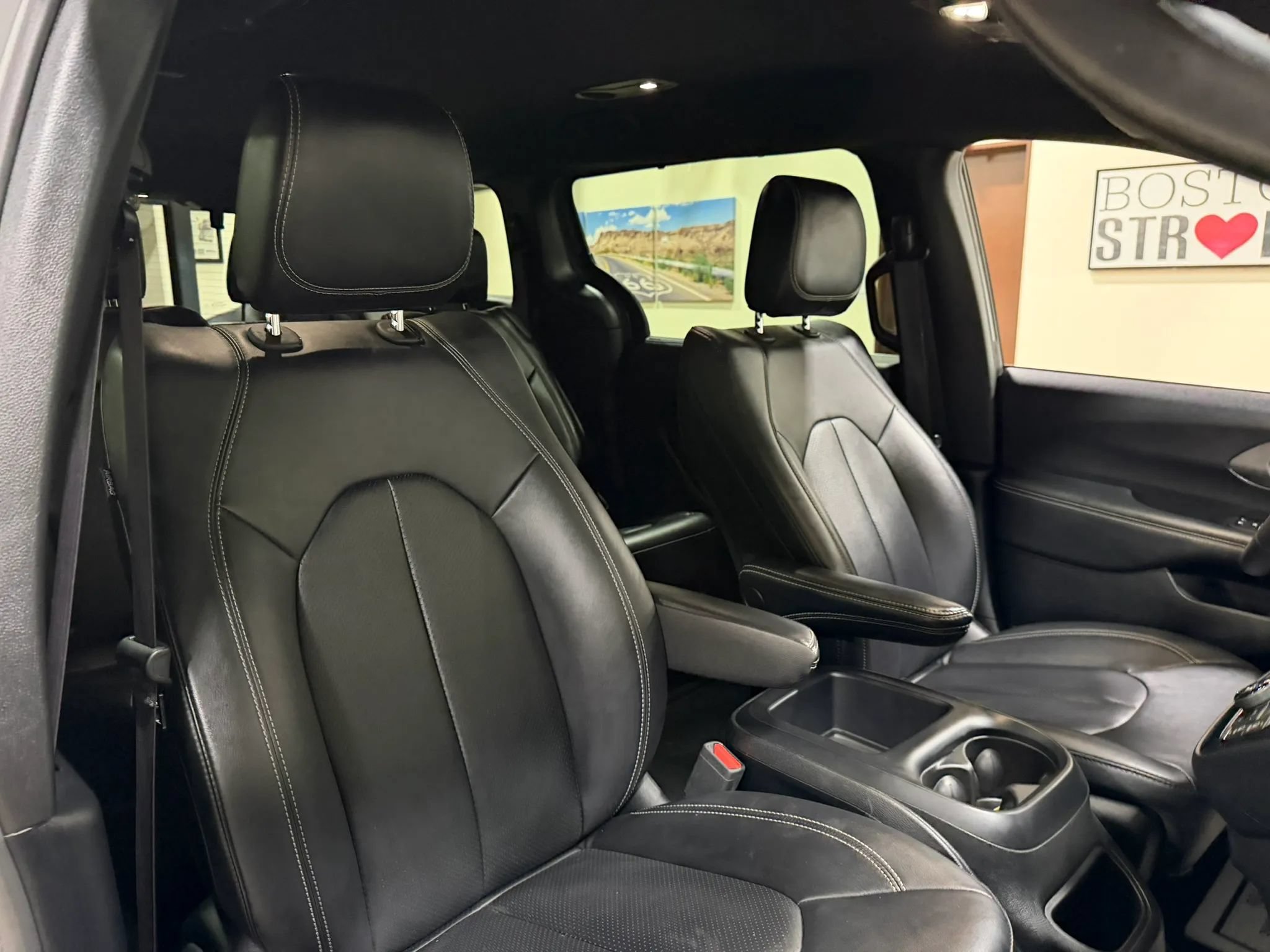 Used 2025 Chrysler Pacifica Select FWD image 35
