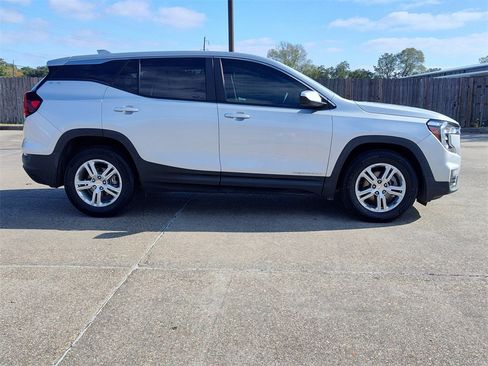 Used 2022 GMC Terrain SLE image 12