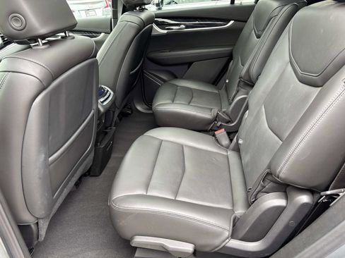 Used 2025 Cadillac XT6 Premium Luxury image 11