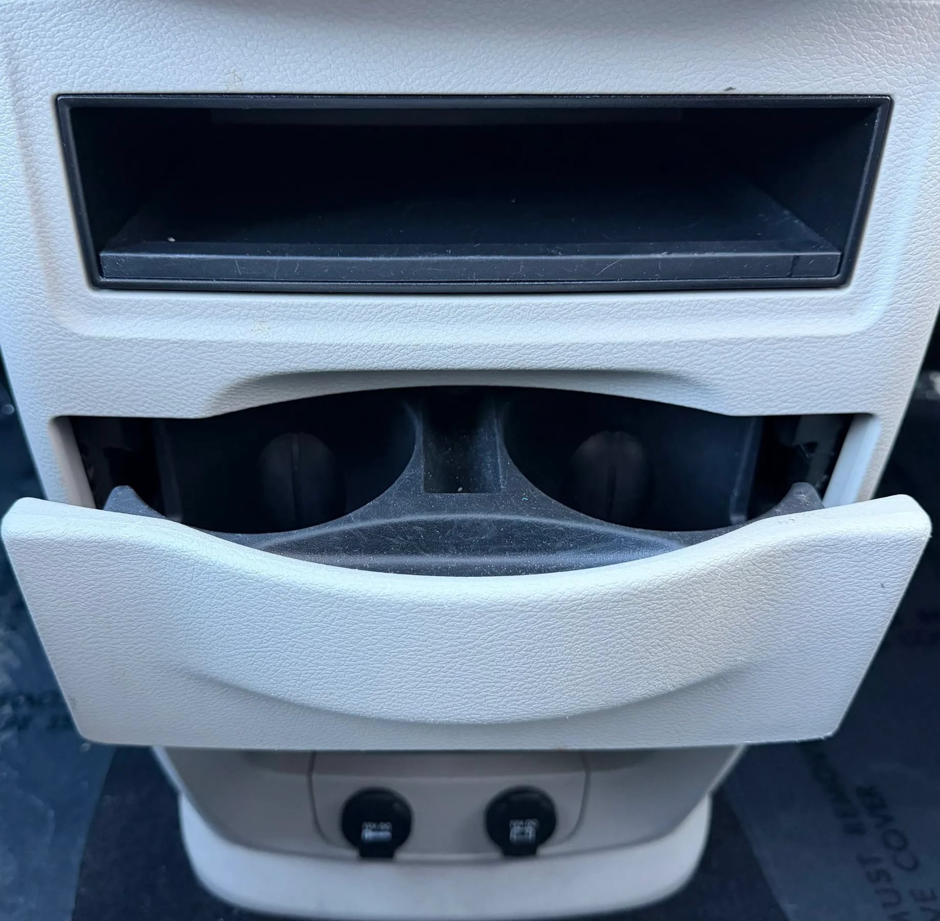 Used 2016 Chrysler Town & Country Touring-L FWD image 23